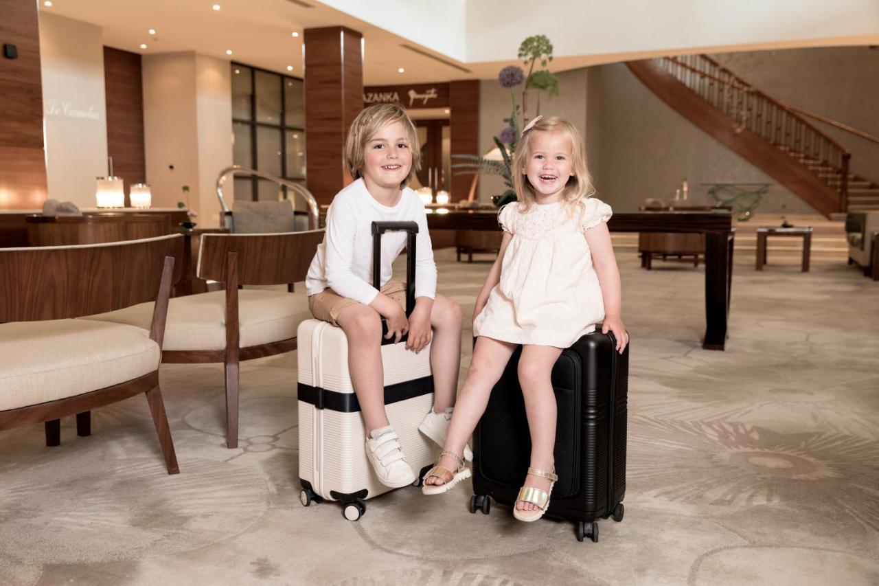 Hotel Okura Amsterdam - The Leading Hotels Of The World Extérieur photo Prince Christian and Princess Isabella in 2012