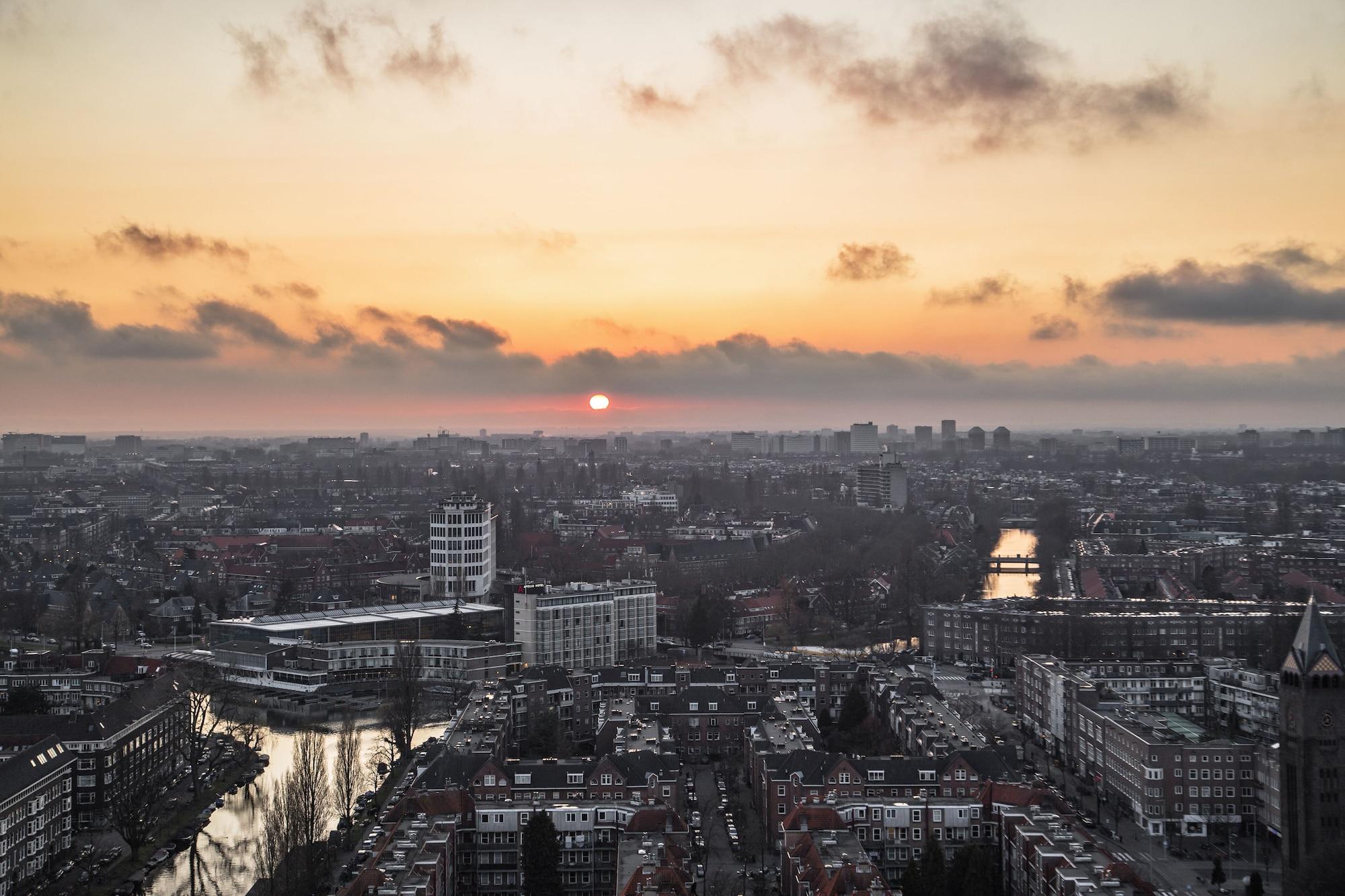 Hotel Okura Amsterdam - The Leading Hotels Of The World Extérieur photo Sunset over the city