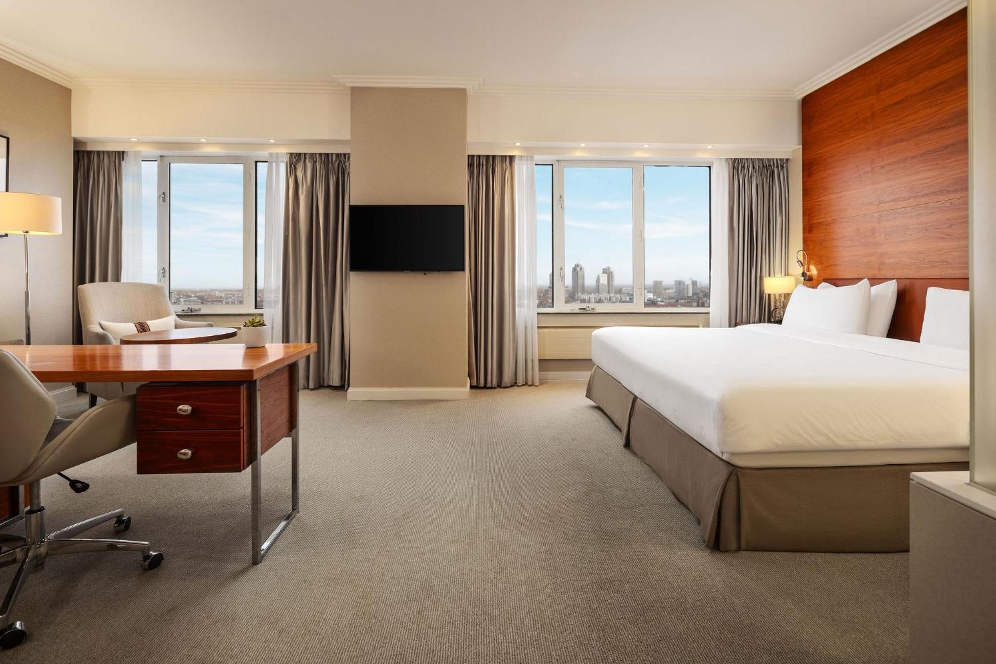 Hotel Okura Amsterdam - The Leading Hotels Of The World Extérieur photo A room at the Hilton London Heathrow