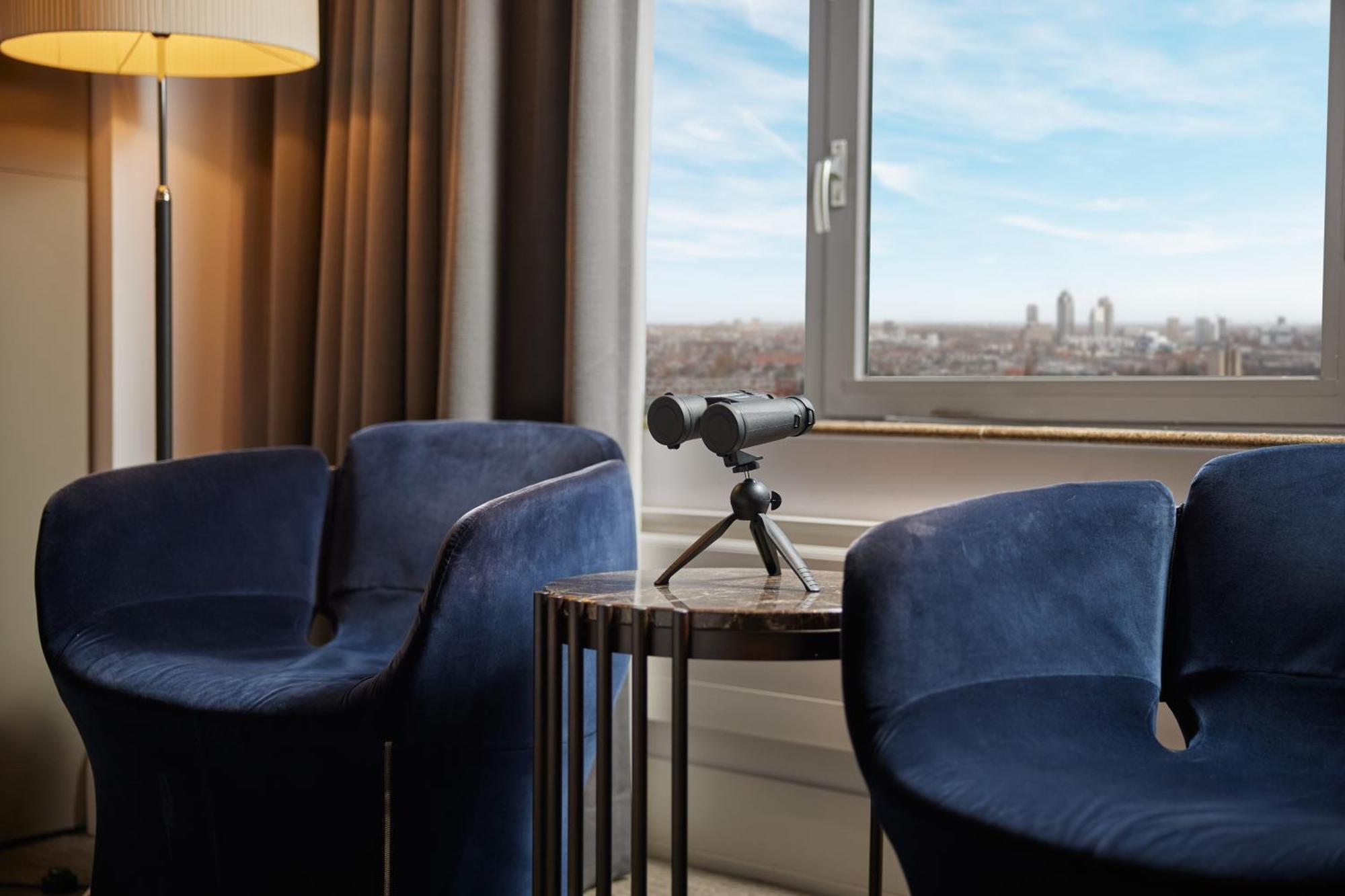 Hotel Okura Amsterdam - The Leading Hotels Of The World Extérieur photo A small telescope on a tripod