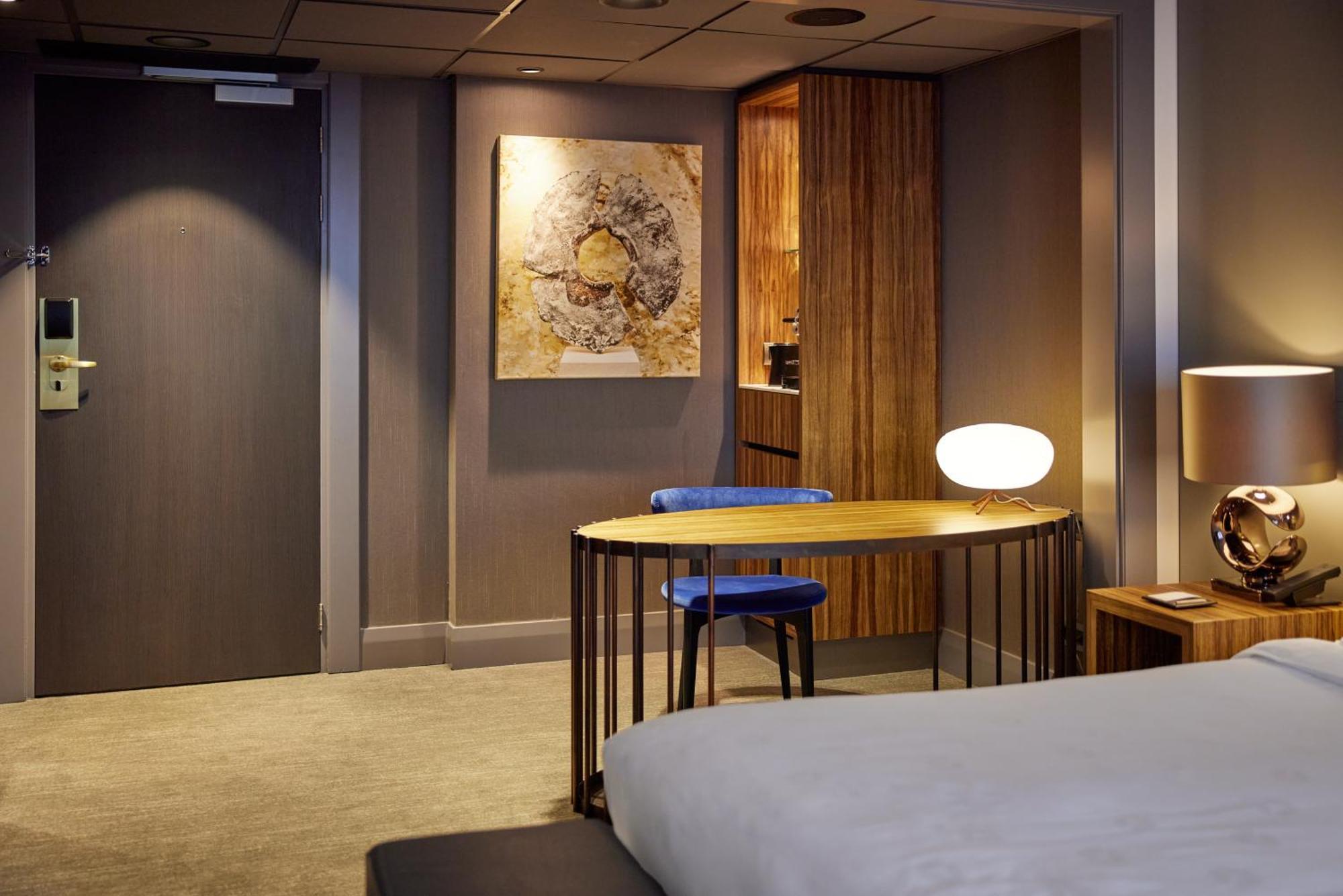 Hotel Okura Amsterdam - The Leading Hotels Of The World Extérieur photo A room at the hotel