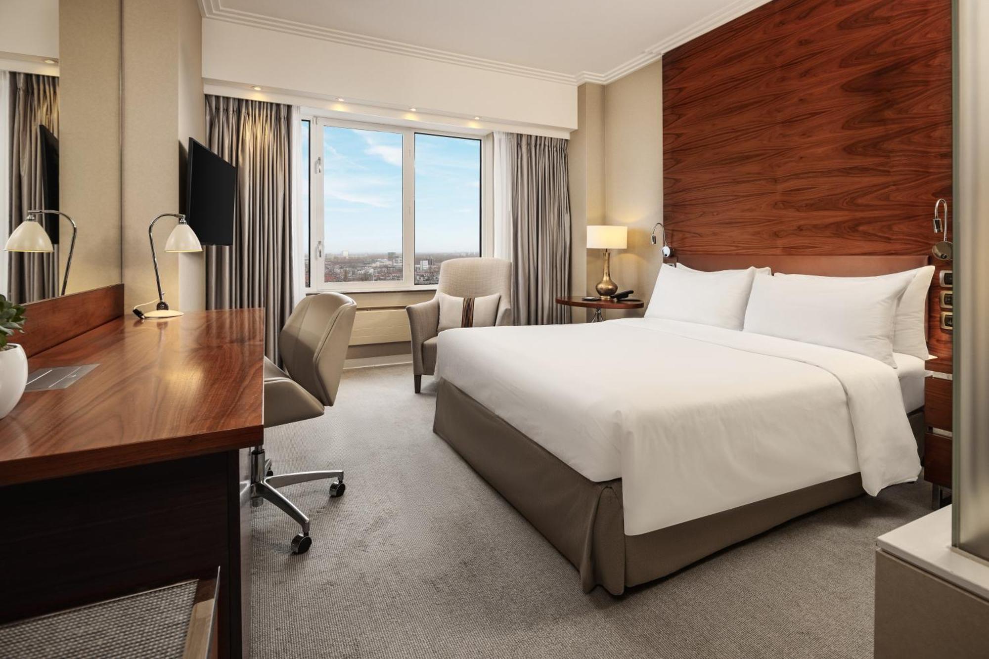 Hotel Okura Amsterdam - The Leading Hotels Of The World Extérieur photo A room at the Hilton London Heathrow