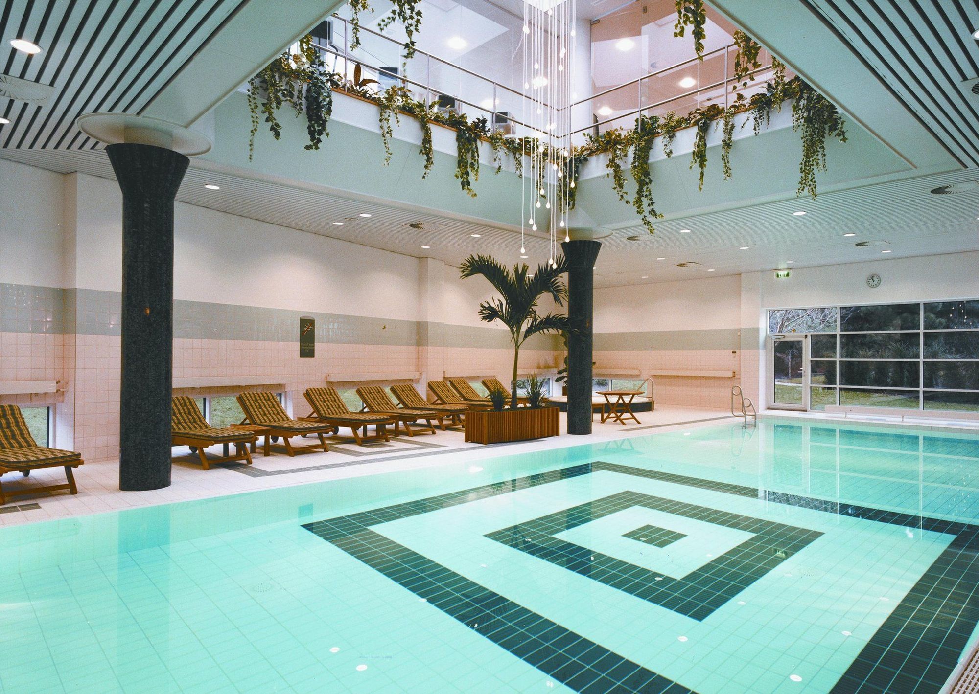 Hotel Okura Amsterdam - The Leading Hotels Of The World Extérieur photo The swimming pool at the hotel