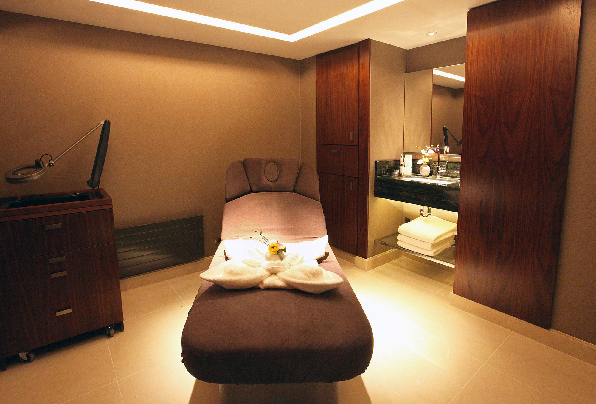 Hotel Okura Amsterdam - The Leading Hotels Of The World Facilités photo A treatment room at the spa