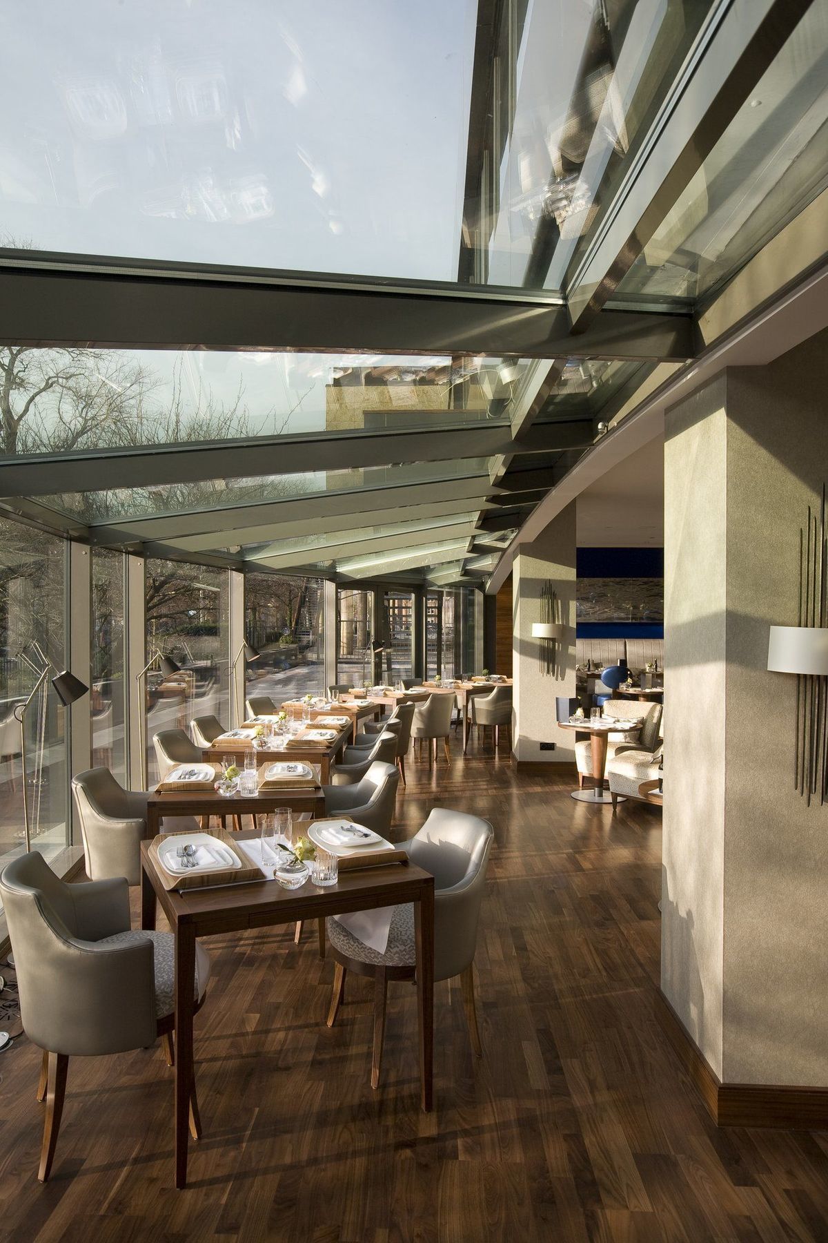 Hotel Okura Amsterdam - The Leading Hotels Of The World Restaurant photo The interior of the restaurant
