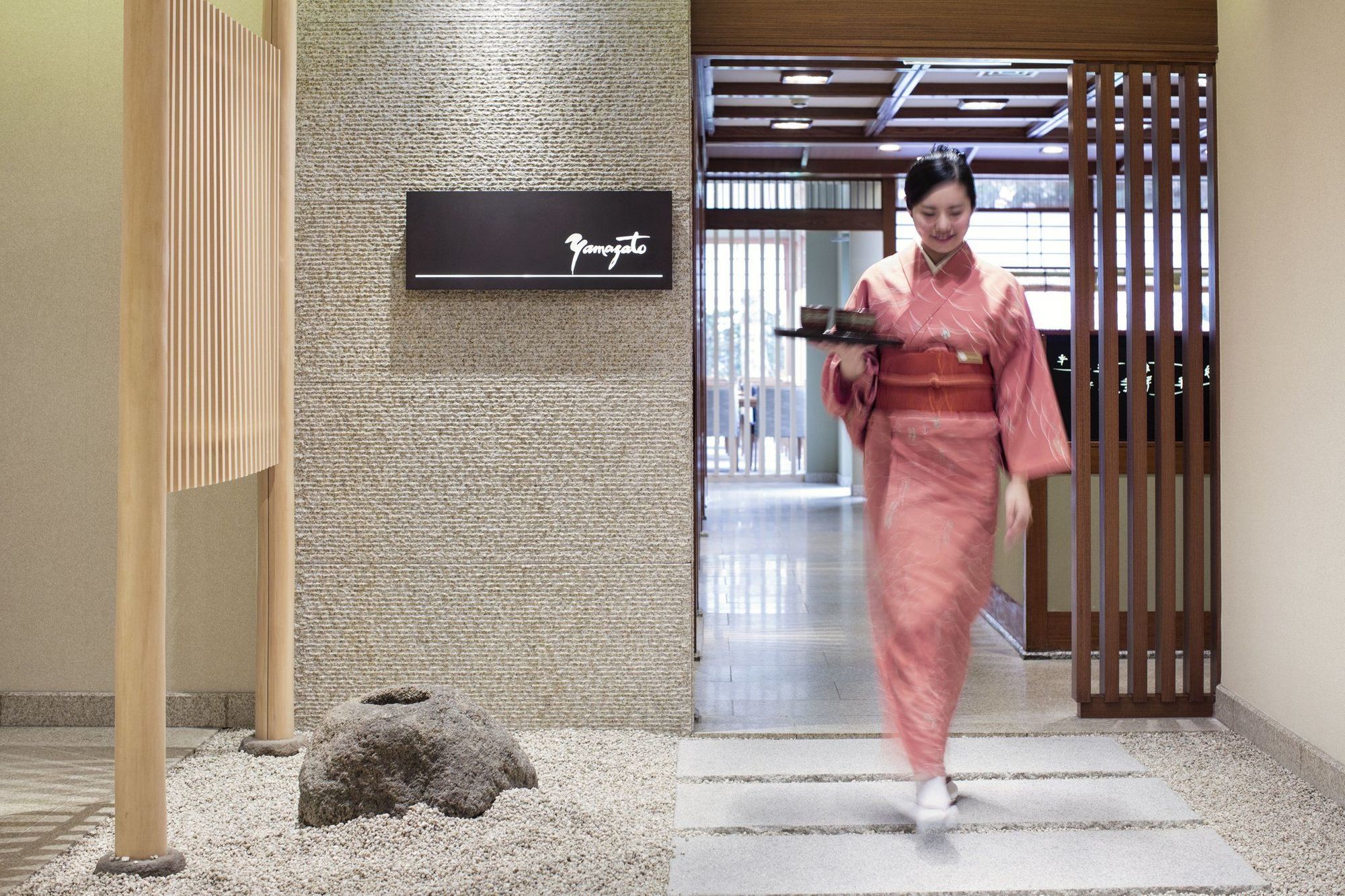 Hotel Okura Amsterdam - The Leading Hotels Of The World Extérieur photo A geisha in a yukata