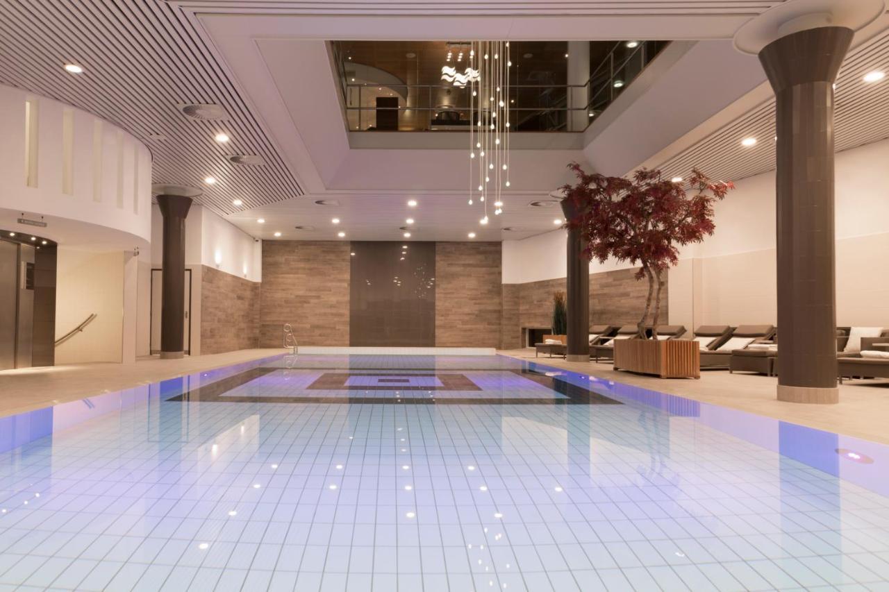 Hotel Okura Amsterdam - The Leading Hotels Of The World Extérieur photo The swimming pool at the hotel